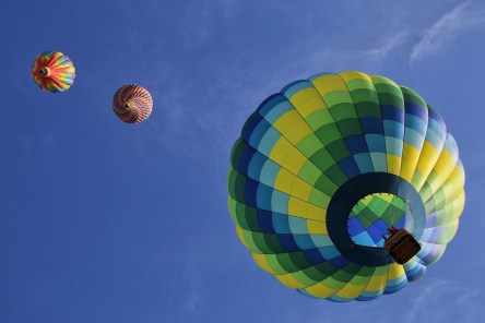 hot-air-balloons-1984308_960_720.jpg