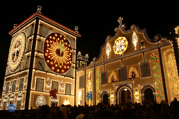 santuario_santo_cristo_noite_iluminado_festa_0_dr_ia_600-400