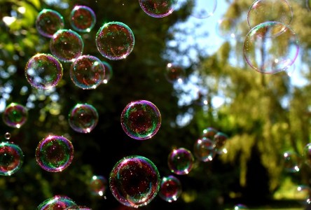soap-bubbles-2405974_960_720.jpg